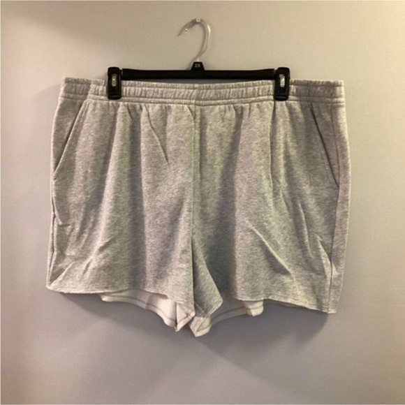 Tek Gear Fleece mid rise shorts Woman’s size 2X 
gray fleece pockets raw… - Picture 10 of 10